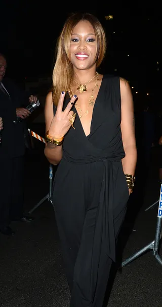 Glow - Eve shines bright in a black jumpsuit against the backdrop of a dark night as she leaves Harlow restaurant after a party in NYC.&nbsp;(Photo: All Access Photo / Splash News)