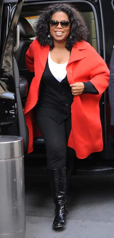 Stand Out - Media mogul&nbsp;Oprah Winfrey knows how to make heads turn, adding a pop of bright red to her basic black-and-white ensemble while heading out in NYC. (Photo: Splash News)