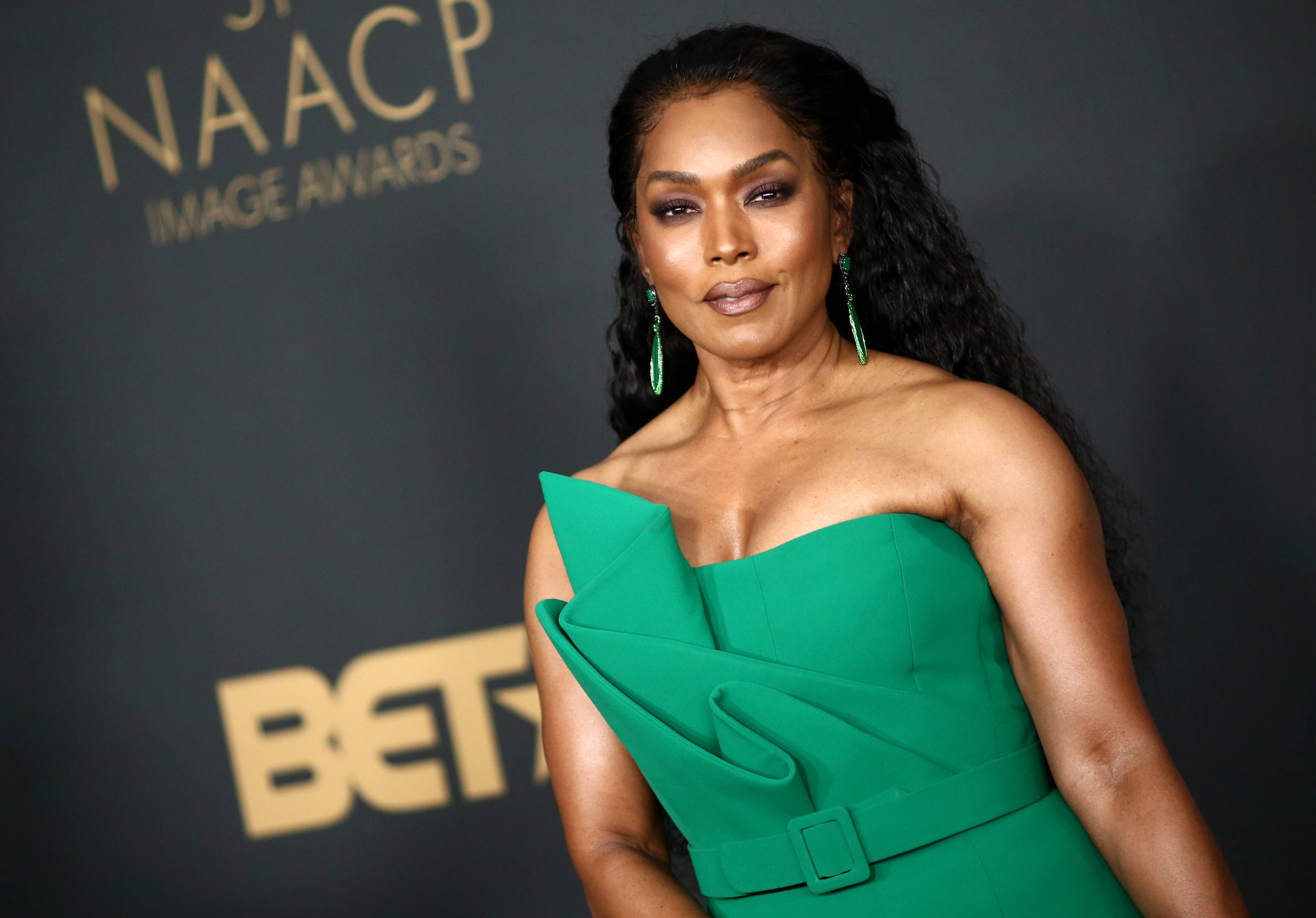 angela bassett 2022 oscars