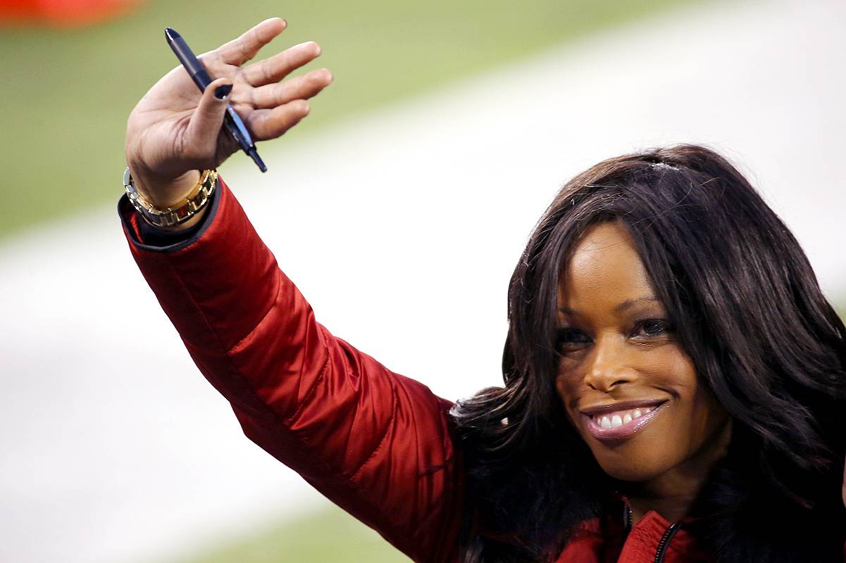 FOX Sports' Pam Oliver Responds to Harsh Criticisms Over Her Hair | News |  BET
