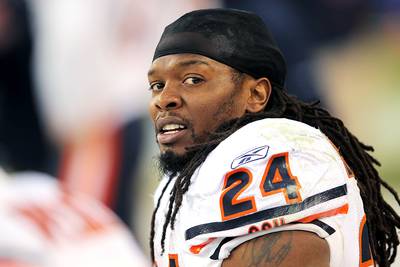 Former Cowboys Running Back Marion Barber Arrested - Former Dallas Cowboys running back Marion Barber was arrested in Texas on Sunday night, TMZ reported. The celebrity news website says police records indicated that Barber was arrested for reasons currently unknown and is being held for &quot;mental detention and observation.&quot;&nbsp;(Photo: Doug Pensinger/Getty Images)