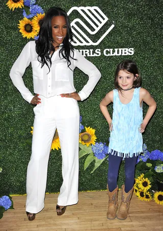 Strike a Pose - Kelly Rowland hung out with the kids at Claritan's Spring With Boys and Girls Clubs event in New York City.(Photo: Patricia Schlein/WENN.com)