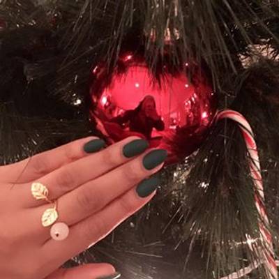 Vanessa Simmons - Home for the holidays! Get on Vanessa’s level and match those tips with your festive tree. Forest green is working for her.(Photo: Vanessa Simmons via Instagram)