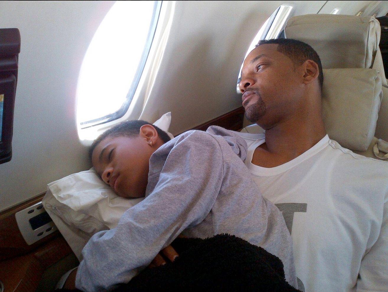 Will&nbsp;and Willow Smith - Willow knows that there's no better place to be than in the arms of your daddy. (Photo: Jada Pinkett Smith via Facebook)