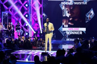 Kendall Kyndall announces Supa Cent as the winner of the Social Hustle Award. - (Photo: Bennett Raglin/Getty Images for BET)&nbsp;
