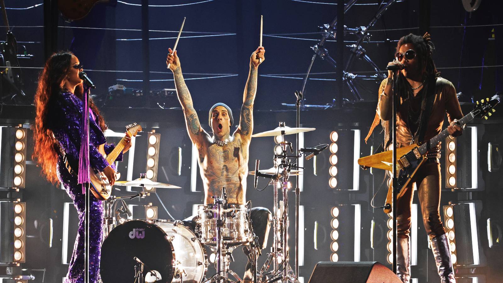 LAS VEGAS, NEVADA - APRIL 03: (L-R) H.E.R., Travis Barker, and Lenny Kravitz perform onstage during the 64th Annual GRAMMY Awards at MGM Grand Garden Arena on April 03, 2022 in Las Vegas, Nevada. 