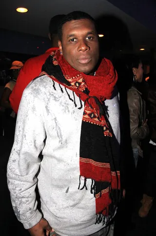 Verizon Kin Find the Spot&nbsp; - Jay Electronica set Atlanta on fire with Verizon's impromptu Kin Find the Spot concert series. The surprise show, held at the Shriner's Auditorium in May 2010, also featured Yelawolf and Big Boi. Jay partied with the crowd as he performed "Dear Moleskine" and paid tribute to Gangstarr's Guru, who had recently passed.&nbsp;(Photo: Johnny Nunez/WireImage)