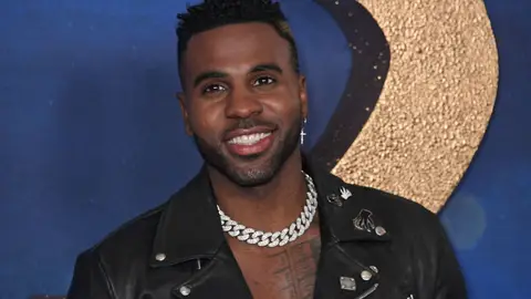 LONDON, ENGLAND - DECEMBER 13:   Jason Derulo attends a photocall for "Cats" at the Corinthia Hotel London on December 13, 2019 in London, England.  (Photo by David M. Benett/Dave Benett/WireImage)