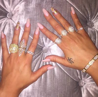 Khloe Kardashian - Khlo Money likes her talons long, sharp and baby pink. And don’t forget the gold foil accents.(Photo: Khloe Kardashian via Instagram)