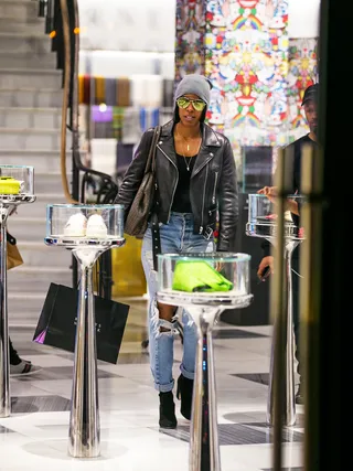Hot Mama - Kelly Rowland&nbsp;was spotted doing some shopping in Los Angeles. (Photo: BG001/Bauer-Griffin/GC Images)&nbsp;
