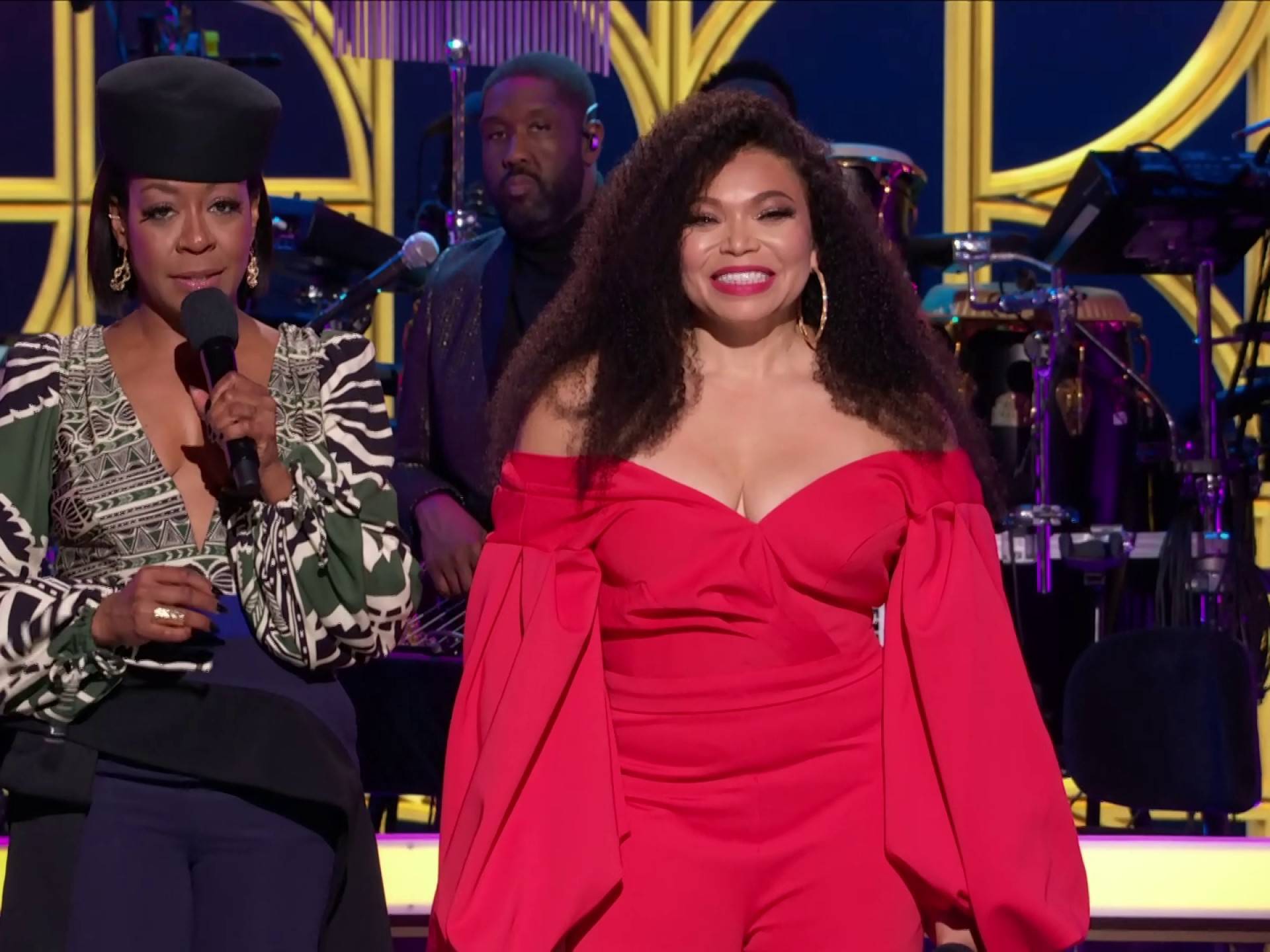 Hosts Tichina Arnold and Tisha Campbell close out the Soul Train Awards 2021