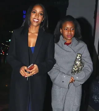 Beauty All Around - The always gorgeous Kelly Rowland was spotted leaving the Beauty Awards in Los Angeles with a friend.(Photo: Bello / Splash News)