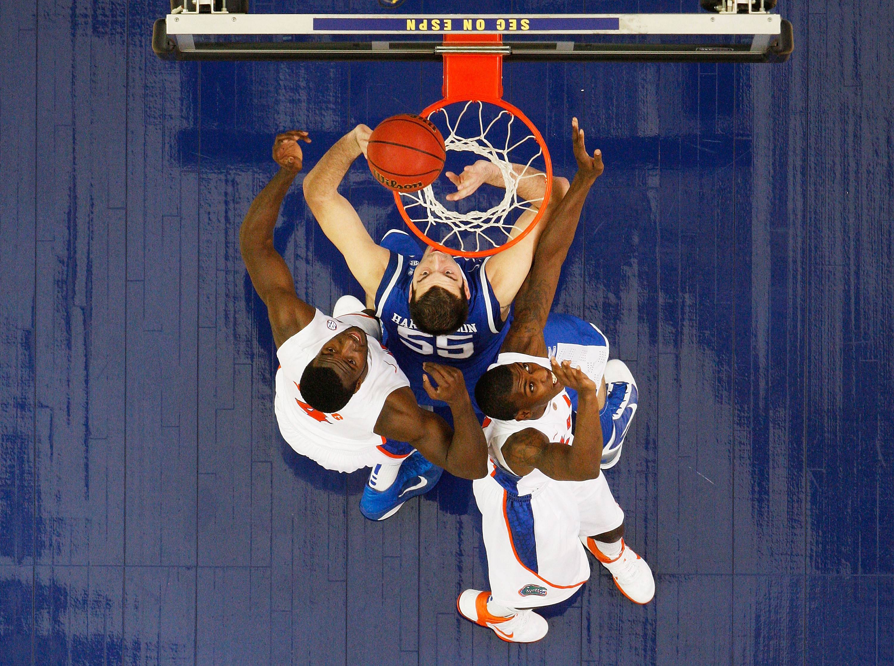 Graduation Gap Widens Between Blacks & Whites in College Hoops News BET