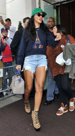 London Town - Rihanna is spotted leaving her hotel in central London.&nbsp;  (Photo: WENN.com)