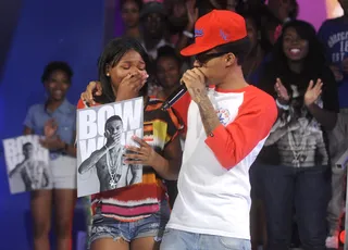 Always thinkin' about the fans - Bow Wow with fan at 106 &amp; Park, August 22, 2012. (Photo: John Ricard / BET)