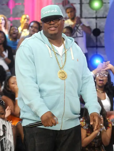 E-40&nbsp;@E40 - Tweet: &quot;Didn't nobody sign me, I signed me&quot;Bay Area rapper, E-40 letting the world know that before there was the Internet and social media, he put himself on in the music game.&nbsp;(Photo: John Ricard / BET)