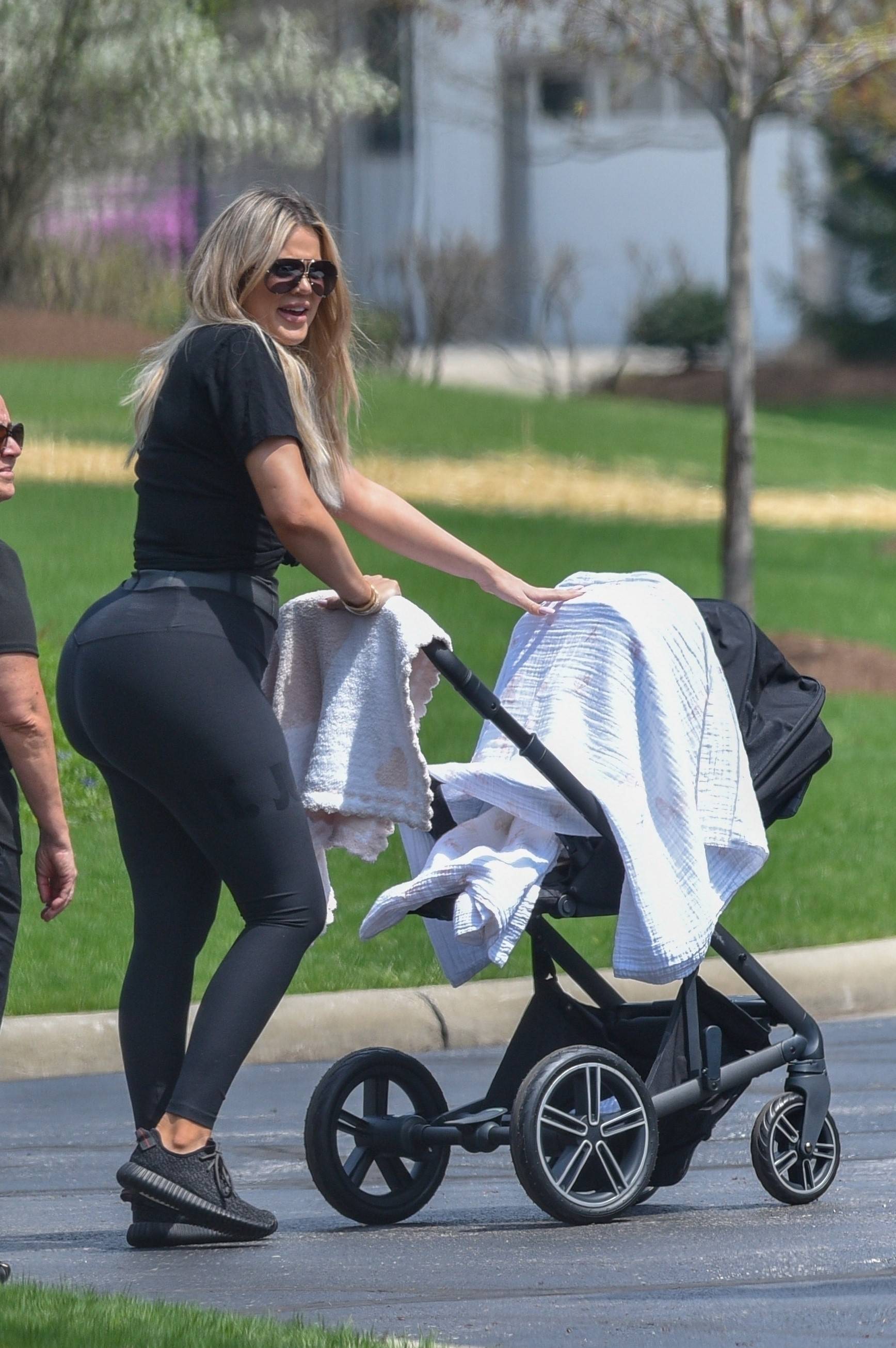 Khloe Kardashian Horrified By New Postpartum Paparazzi Shots News BET(01)