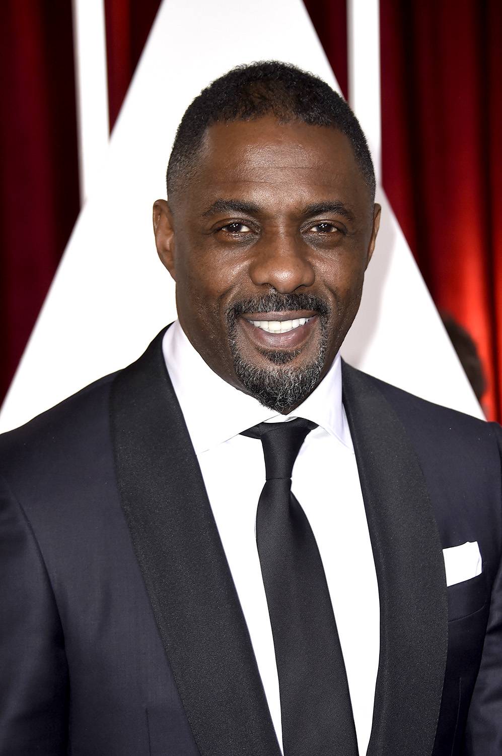 Photos: British actor Idris Elba flaunts love for Nigeria with 1996 Super Eagles  shirt - Vanguard News