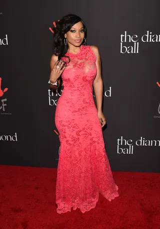 Color Rush - Atlanta Exes star Monyetta Shaw is a vision in a fitted coral gown with lace overlay. Just as alluring are her soft waves and simple silver jewels. (Photo: Jason Merritt/Getty Images)