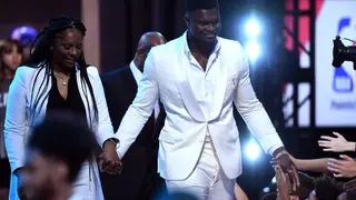 Zion Williamson's emotional moment with his mom after no. 1 NBA