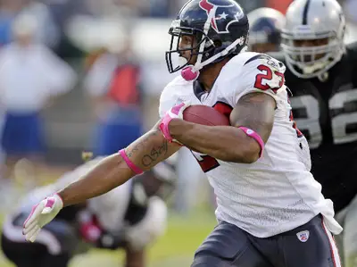 Arian Foster Benched, Runs - Image 1 from TIME OUT: WEEKEND SPORTS RECAP  FOR OCT. 4, 2010