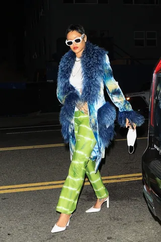 Rihanna Wears a Matching Sweatsuit for NYC Outing: Photo 3740587, Rihanna  Photos