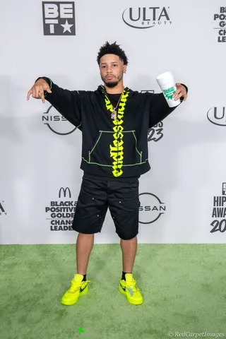 Veeze Brought The Lime Slime Green To The Carpet