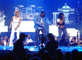 Keyshia Cole, Diddy and Lil Kim - The Play artist and music mogul takes to the stage with his Best Collaboration co-nominee and hip hop's Queen Bee during&nbsp;a performance of "Last Night." &nbsp;(Photo: Lester Cohen/WireImage for BET Network)