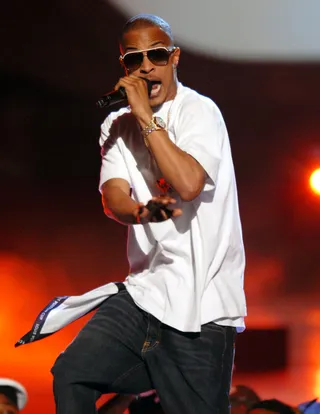 T.I. - The &nbsp;Best Hip Hop Artist winner appropriately&nbsp;performs his hit "Big Things Poppin'." &nbsp;(Photo: Michael Caulfield/WireImage for BET Network)