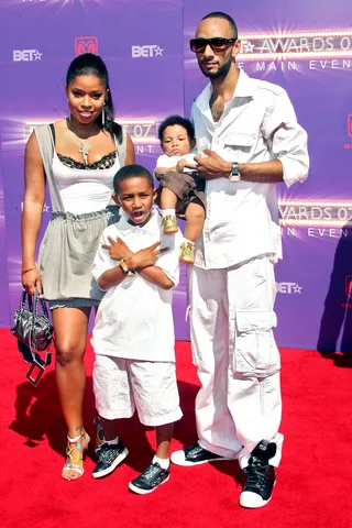 Mashonda and Swizz Beatz - The super producer and art collector arrive wearing a family-centered fashion scheme.&nbsp; (Photo: Frederick M. Brown/Getty Images)