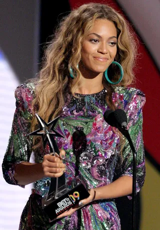 Beyoncé - The singer who knows how to make music happen wins the 2010 Video of the Year award.&nbsp;(Photo: Mark Davis/PictureGroup)