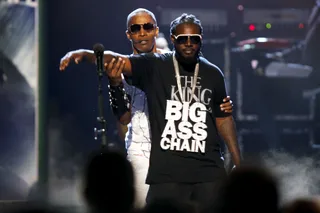 Jamie Foxx and T-Pain - The winners of the Best Collaboration Award perform their huge hit &quot;Blame It.&quot; (Photo: Vince Bucci/PictureGroup)