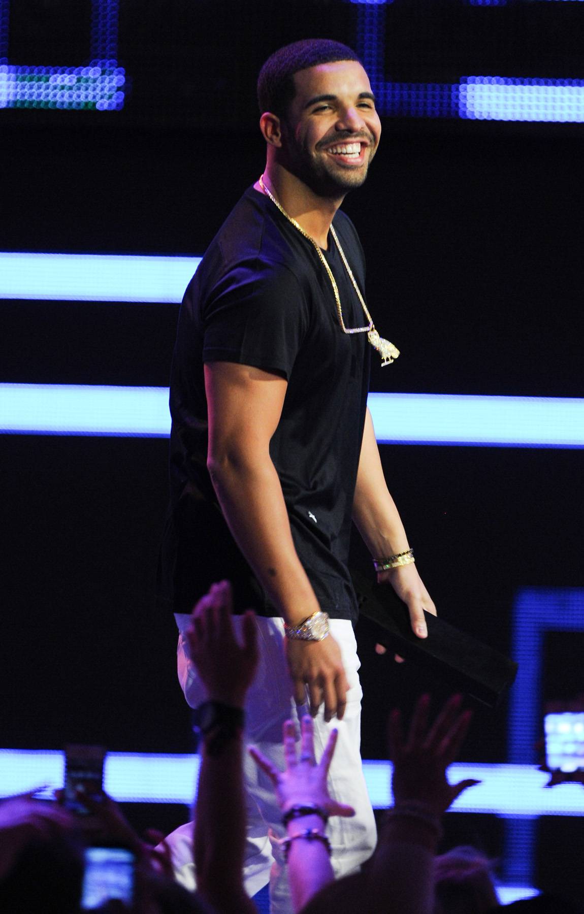 drake-drake-s-emo-rap-image-2-from-10-artists-black-twitter-loves