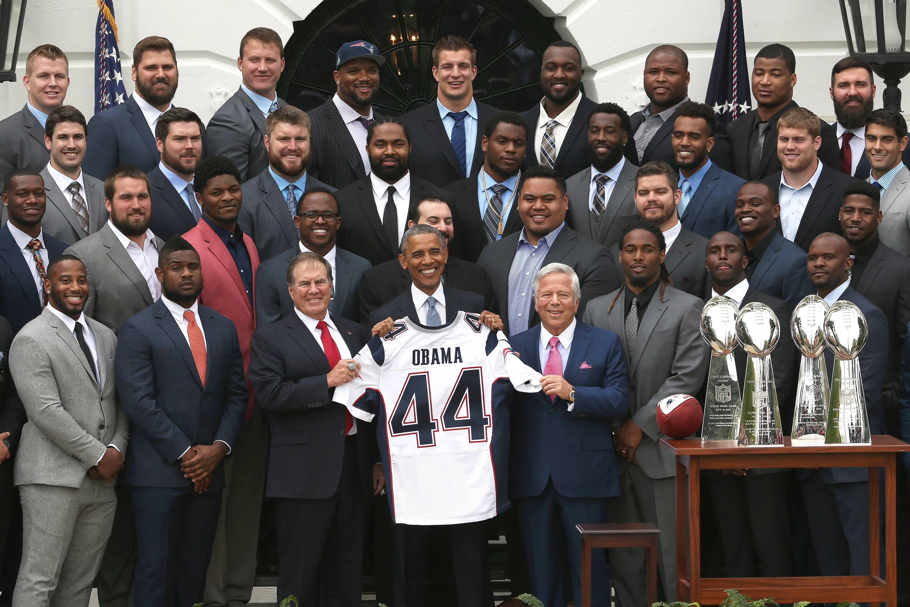 Obama welcomes Super Bowl champion Saints to White House