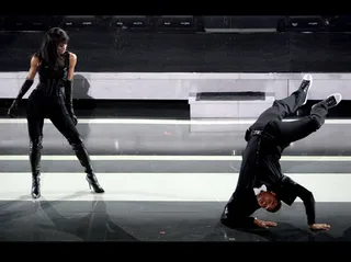 Dance Off - Seems like Chris Brown's performance has turned into a dance off.