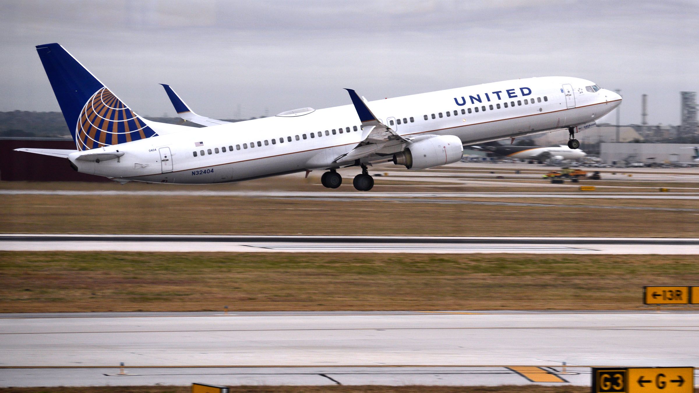 United Airlines Flight Attendants Allege Discrimination On Chartered LA Dodgers Flights - Vimarsana News