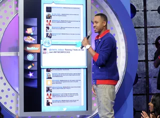 All Aboard - Terrence J reviews audience response to the Twitter topic #MyMomRocks at 106 &amp; Park, May 11, 2012. (Photo: John Ricard / BET)