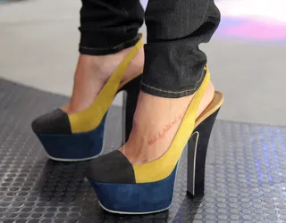 Color Blocked - A close-up look of Rocsi's color blocked slingbacks.(Photo: John Ricard/BET)