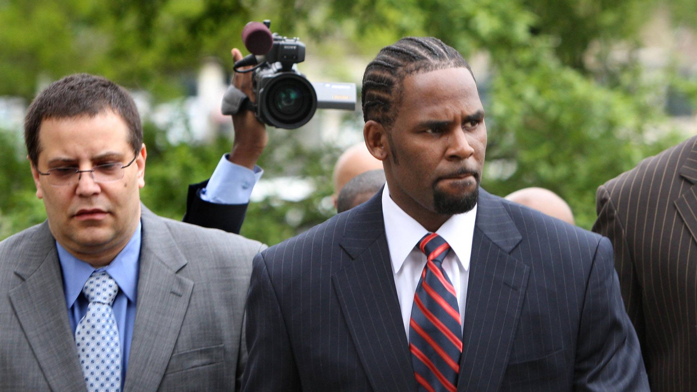 R. Kelly's Former Manager Takes The Stand At Chicago Trial | News - Vimarsana News