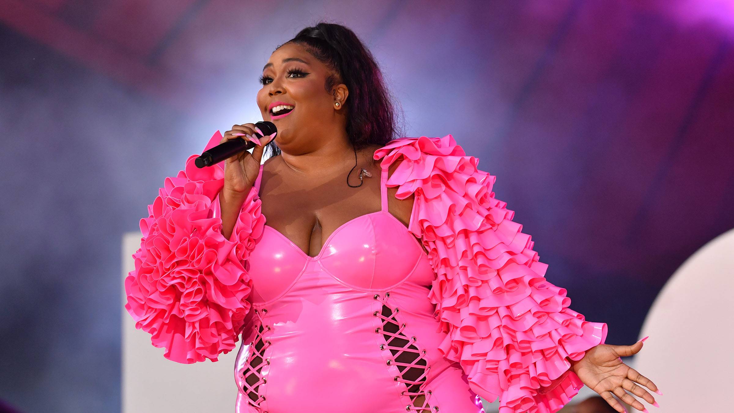 Lizzo Credits Queen Latifah As Huge Influence and Inspiration Behind Her Career - Vimarsana News