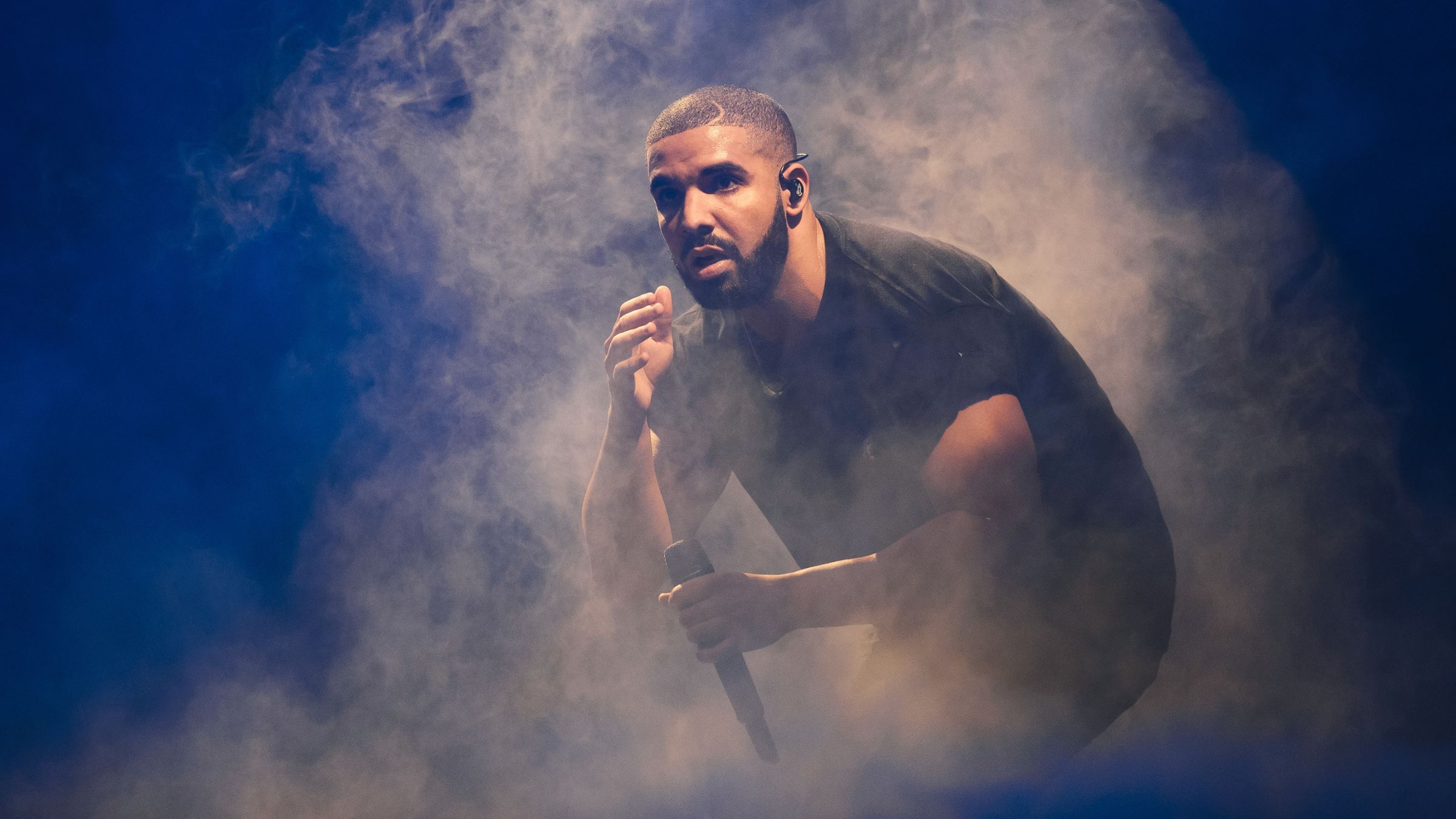 Drake Finds Maid Sniffing His Clothes In Ad For His New Fragrance Oil - Vimarsana News