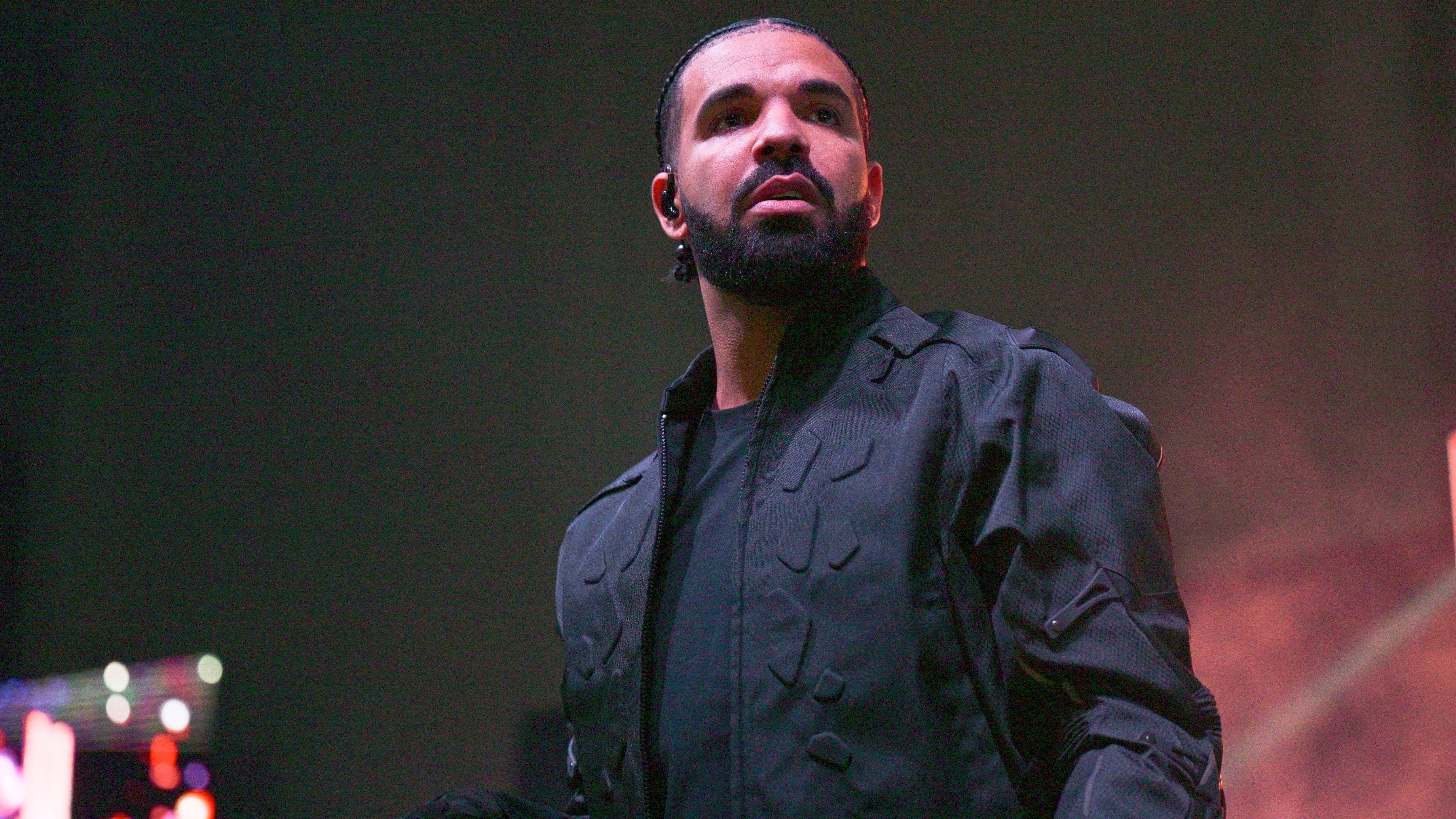 Drake Buys Tupac's Crown Ring for $1.01 Million At Auction | News - Vimarsana News