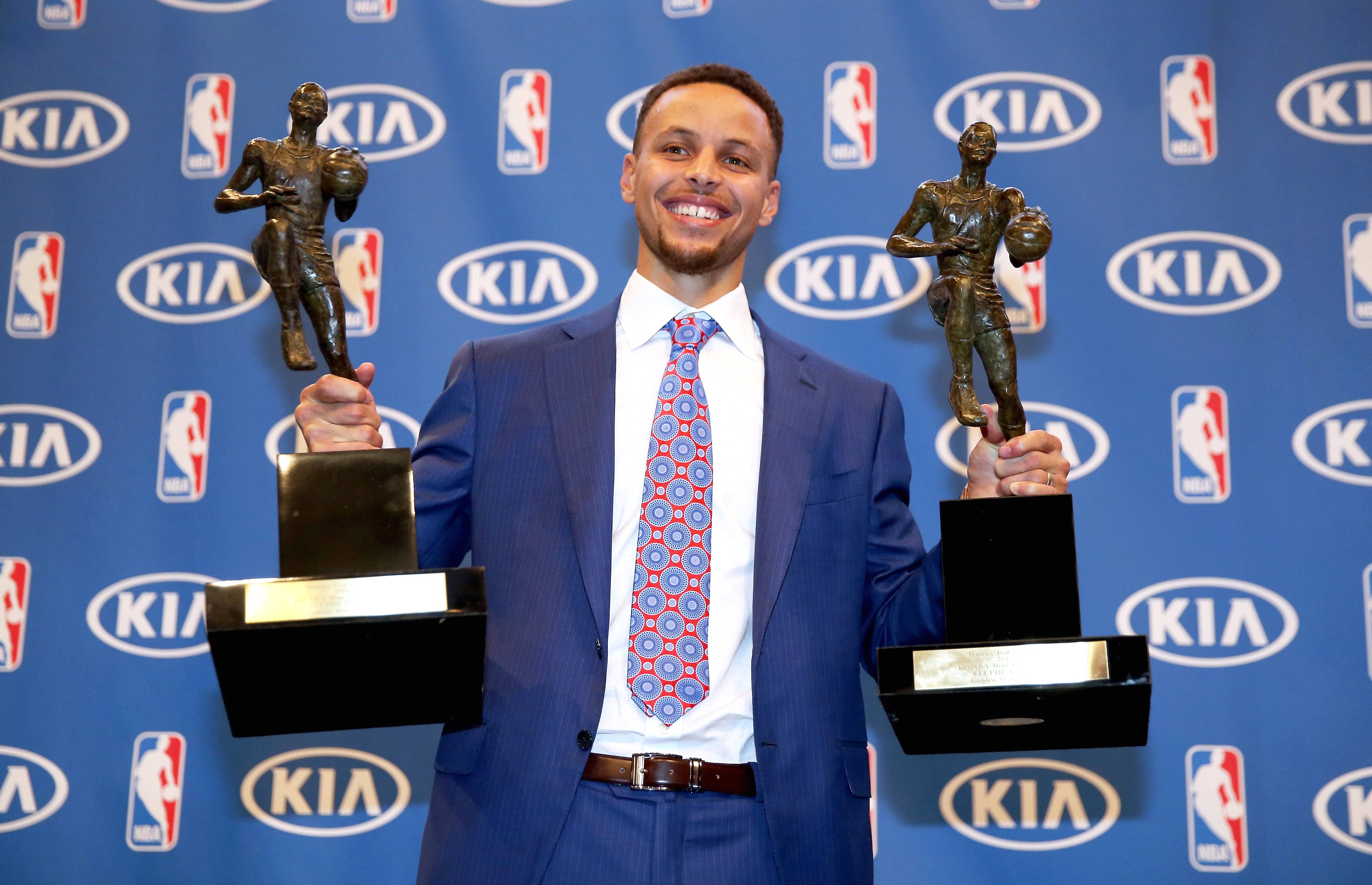 Watch] Unanimous Decision: Stephen Curry Makes It Back-to-Back