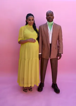 Leslie Odom, Jr. and Nicolette Robinson - Leslie Odom, Jr.&nbsp;and&nbsp;his actress wife&nbsp;Nicolette Robinson&nbsp;seemed to be in good spirits as they snapped a few photos in preparation for the 2021 Golden Globe Awards. Quite noticeably, the dapper actor styled in a tailored Valentino ensemble, while his stylish spouse styled a bright yellow maxi dress that perfectly accentuated her growing baby bump.&nbsp;FYI:&nbsp;This makes baby no. 2 for the loving couple. Congratulations to the happy family!