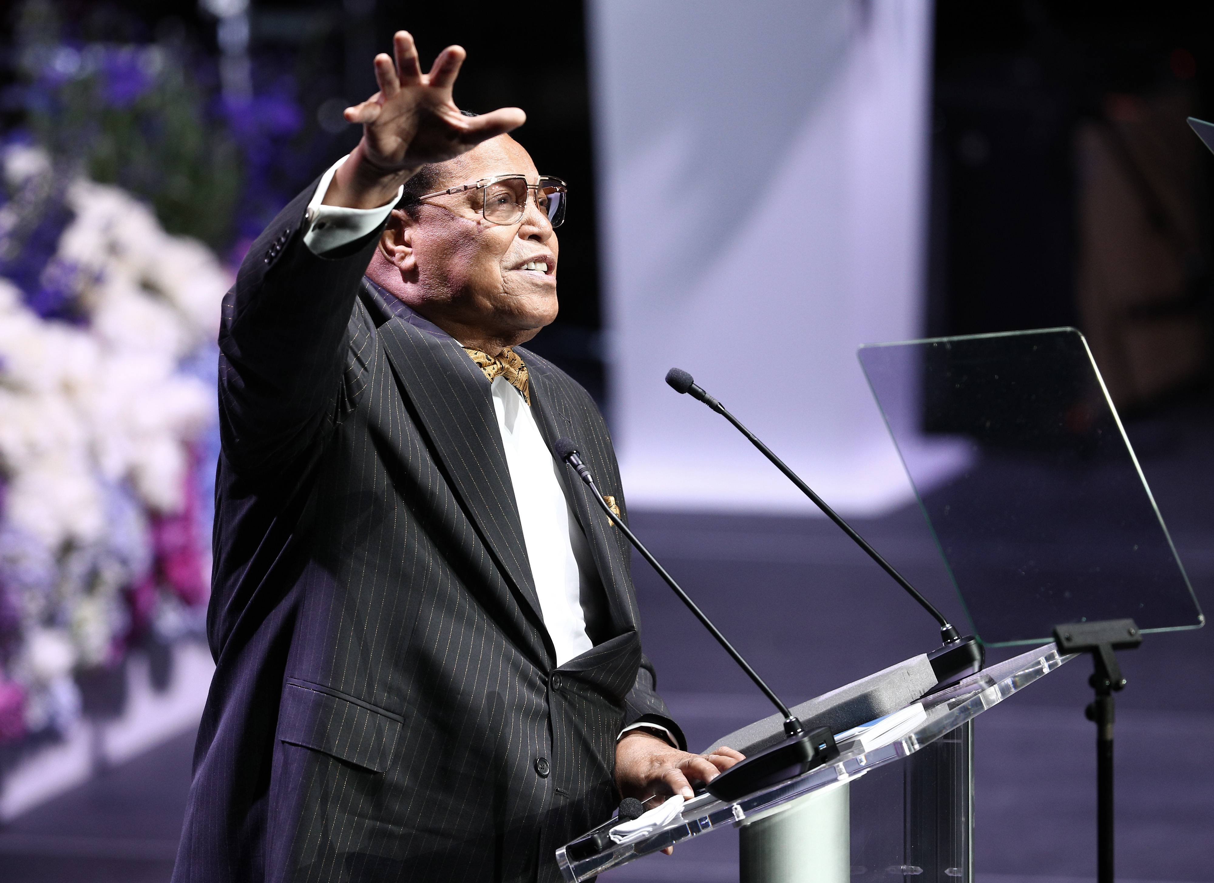 Nation Of Islam Leader Louis Farrakhan Banned By Facebook And People(00)