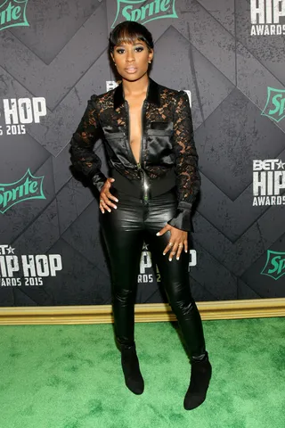 Dainty&nbsp; - Is there a look that Dej Loaf doesn't kill? From her signature fur coats to glam moments like this one, she always wins!(Photo: Bennett Raglin/BET/Getty Images for BET Networks)