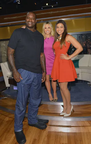 Getting Friendly - Shaquille O'Neal and Jordin Sparks pose with Fox &amp; Friends co-host Elisabeth Hasselbeck at FOX Studios in New York City. (Photo: Slaven Vlasic/Getty Images)