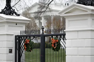Season's Greetings - Washingtonians and tourists get a small sampling of a White House Christmas from the wreaths on the gates. (Photo: Alex Wong/Getty Images)