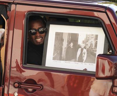 Art Lover - Sean &quot;Diddy&quot; Combs poses with his singed print of Ricky Powell's photograph of Andy Warhol and Jean-Michel Basquiat on a New York City street in 1985 at Art Basel Miami Beach 2013 in Miami.&nbsp;(Photo: WENN.com)