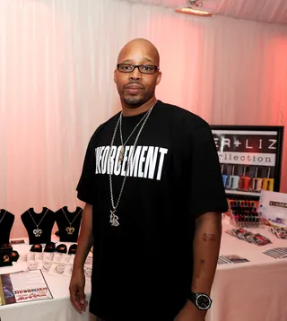 Straight From The LBC - You can’t have an event on the West Coast without having a local rapper or two stopping by. Warren G came through to &quot;Regulate&quot; the Celebrity Gift Suite on Friday.&nbsp;(Photo by Earl Gibson/PictureGroup)